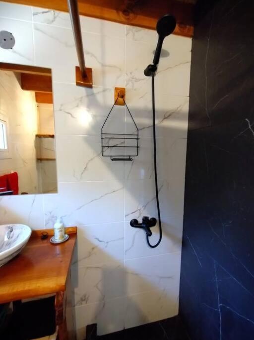 Cabana La Marilena, Para 2 Huespedes Con Desayuno El Calafate Dış mekan fotoğraf